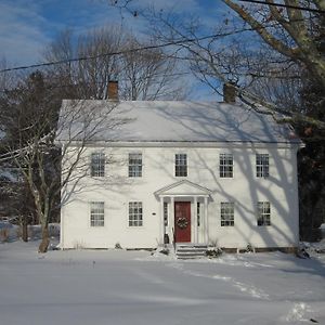 Grand Oak Manor Bed And Breakfast